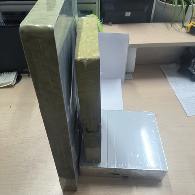Πυροσβεστική μόνωση Ροκ Wool / PU Wall Panel Roof PPGI Sandwich Panels για εργαστήρια / κτίρια