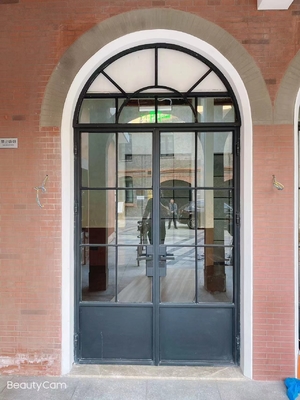 Προσαρμόσιμες πόρτες και παράθυρα με προφίλ αλουμινίου για μεγάλα έργα